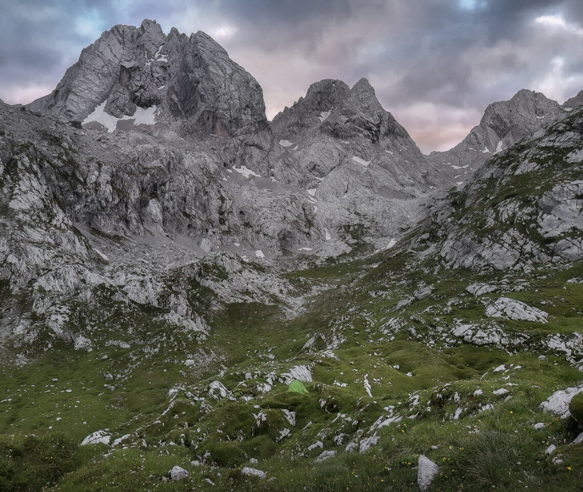 In mezzo ai giganti. Gruppo delle Marmarole, Italia.