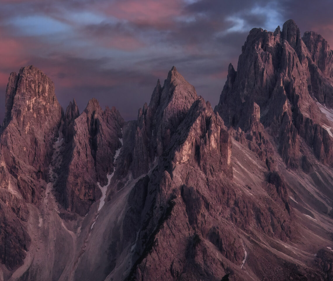 Il temporale è transitato, il tramonto è terminato, lo spettacolo è cominciato. Dolomiti di Sesto, Italia.