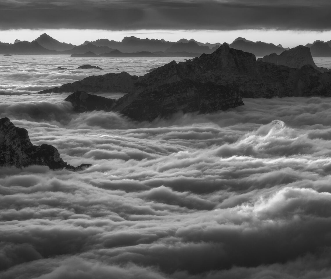 Tramonti indimenticabili. Alpi Carniche e Dolomiti, Italia.