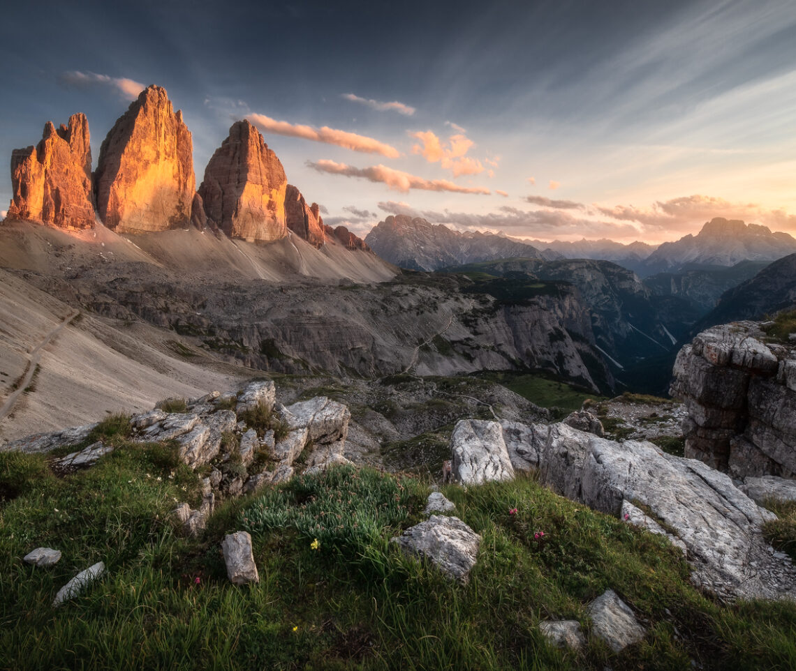 Ci sono luoghi in cui si deve tornare, e ancora tornare, più e più volte, senza mai smettere di farlo, per comprendere davvero il privilegio dell’esserci dentro. Parco Naturale Tre Cime, Dolomiti di Sesto, Italia.