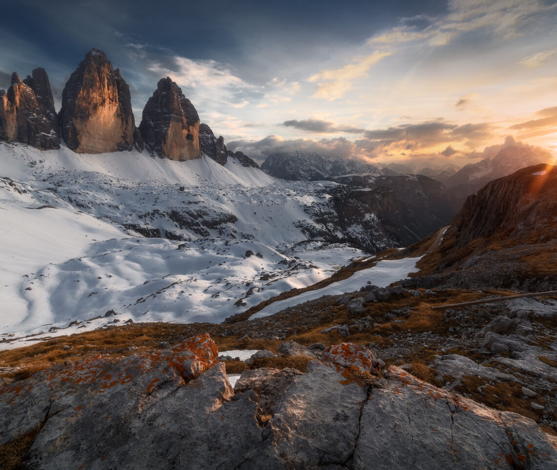 È tempo di disgelo. L’inverno è terminato, ma sembra non voler ancora abbandonare questi scenari meravigliosi. Come dargli torto. Parco Naturale Tre Cime, Dolomiti di Sesto, Italia.